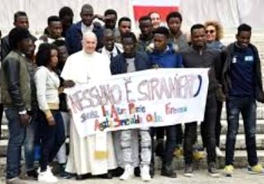 L'appello di Papa Francesco: "Con i migranti torni l'umanità, basta indifferenza"